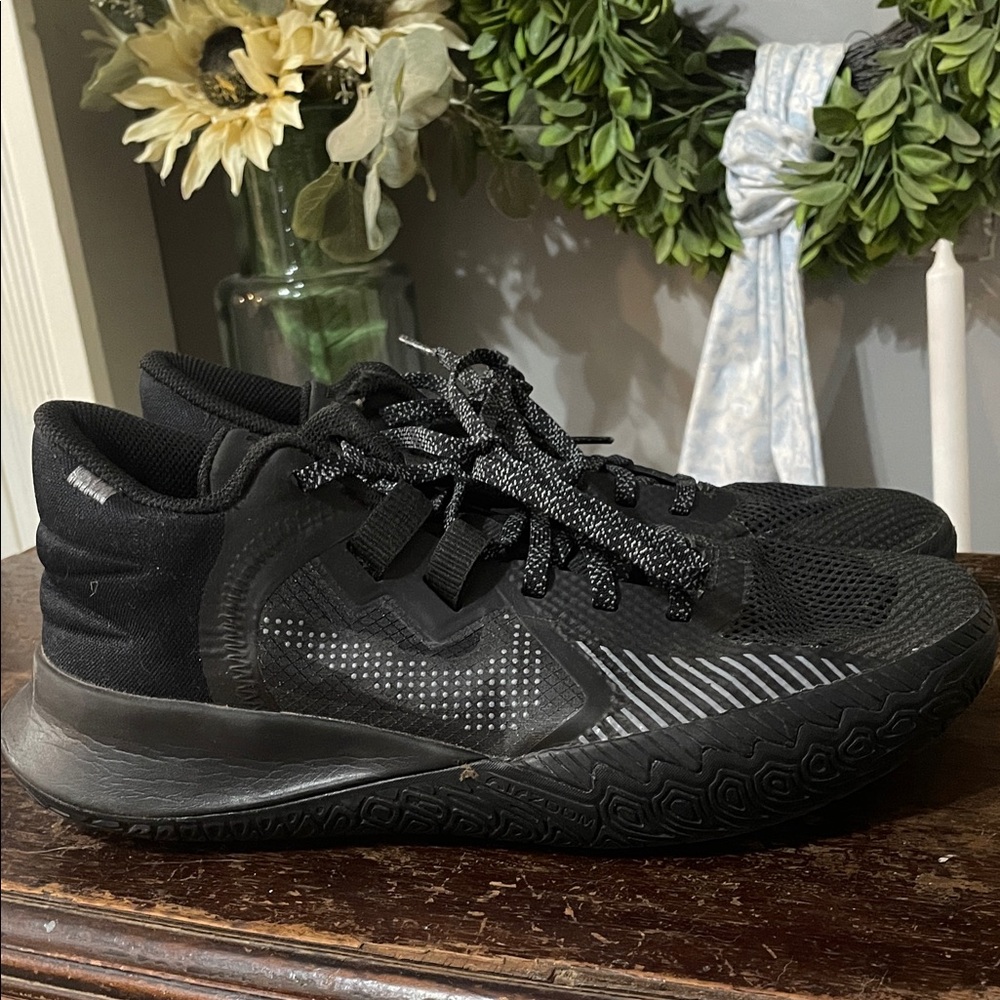 Nike Black Mesh Athletic Shoes